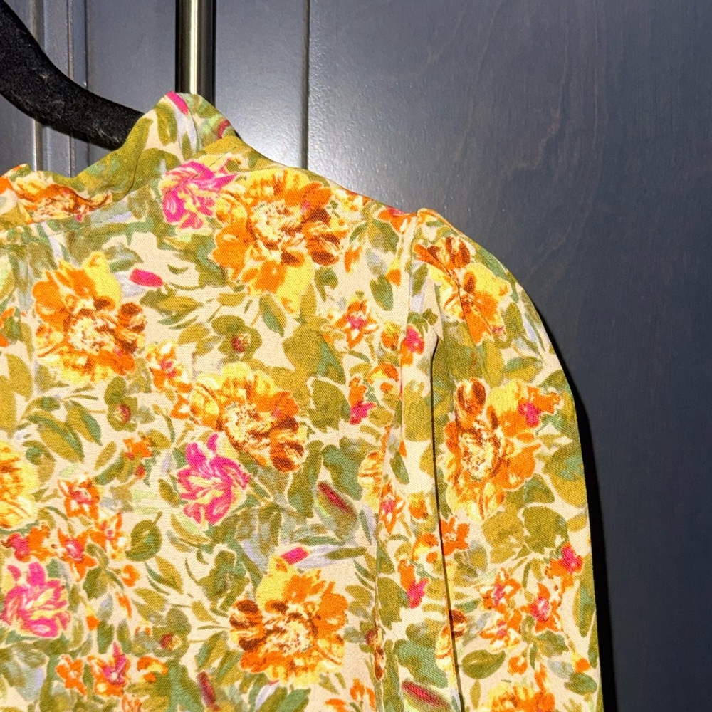Women's Floral Blouse - Picture 5 of 5
